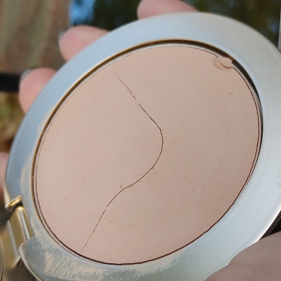 CoverFx Total Cover Cream Foundation Shade L2 (light to medium w/pink undertone) - Picture 3 of 3